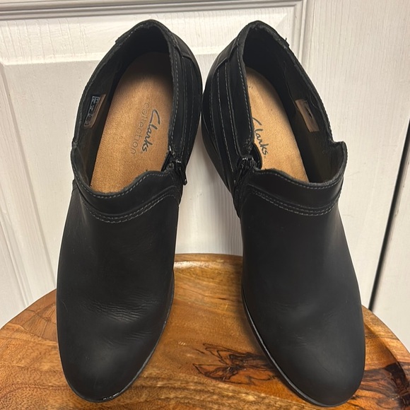 Clarks Women's Black Shoes - Picture 3 of 5